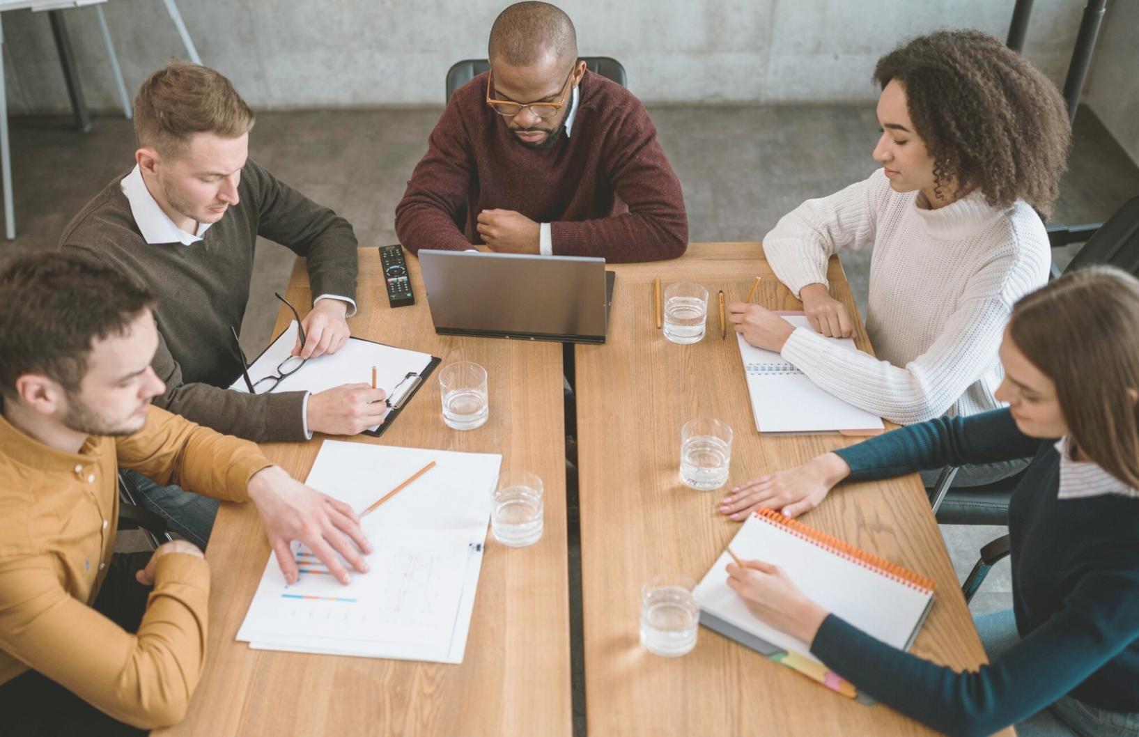 Session de formation en gestion budgétaire avec documents et outils pédagogiques